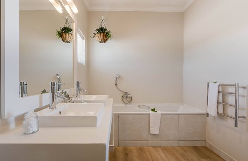 Robberg Beach House | Robberg Beach Lodge - Lion Roars Hotels & Lodges