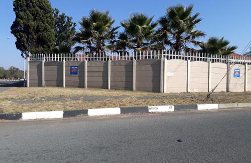 Greater Johannesburg Metropolitan Area House | Robertsham (Halaal) Self Catering Cottages