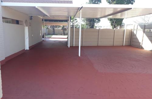 Greater Johannesburg Metropolitan Area House | Robertsham (Halaal) Self Catering Cottages