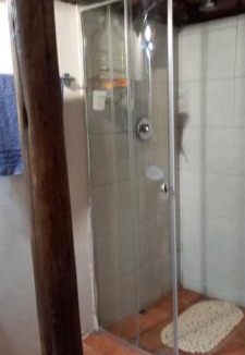 Ethekwini Apartment | Robin's Thatch Studio- bush camp in the suburbs-sleeps 2