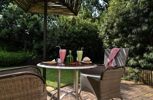 Muldersdrift House | Rockfig Cottage for 2 people with wonderful private terrace in garden!