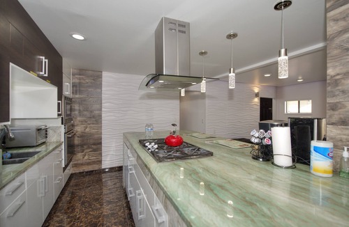 Burbank House | Romantic 5bd/3ba Single Family House, Central Silicon Valley!