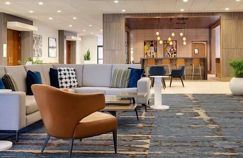 San Jose Hotel | Romantic Getaway | Outdoor Pool | Free Shuttle | Onsite Parking | Pets Welcome