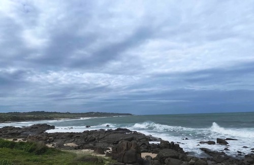 Port Edward Apartment | Romantic Massive room/studio 5 min walk to the beach!