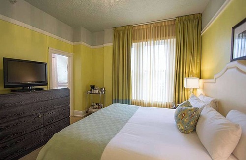 Goose Hollow Hotel | Romantic Portland Retreat | Pet-Friendly | Near Portland Art Museum - 0.5 mi