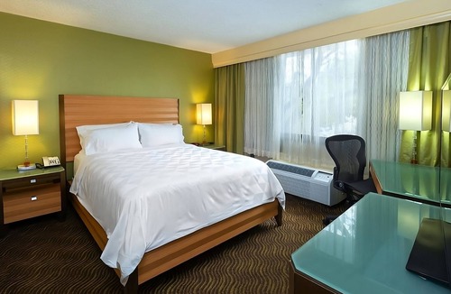 San Jose Hotel | Romantic Retreat | Outdoor Pool | Pet Friendly | 1.5 mi to Parks | Parking