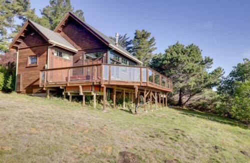 Albion House | Romantic Ridgetop Escape w/Hot Tub Near Mendocino