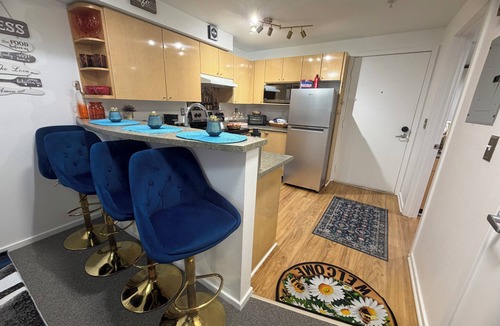 Belltown Condo | Romantic Seattle Escape Near Space Needle, Walkable, Modern, Parking
