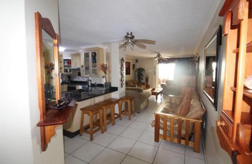 Margate Beach Apartment | Rondevoux 18