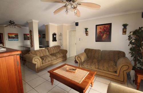 Margate Beach Apartment | Rondevoux 18
