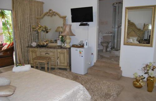 Rustenburg House | Ronique's Guest House