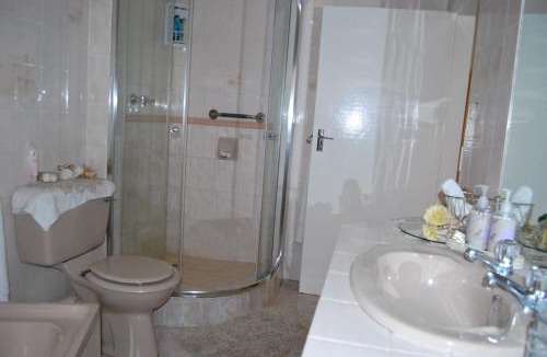 Rustenburg House | Ronique's Guest House