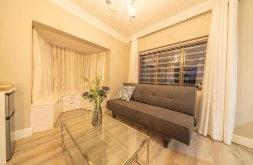 Simondium House | Room 4 - LEO Sky Guest House