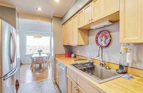 Bernal Heights Apartment | Roomy 2 BR/1 BA with fabulous city views