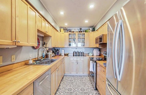 Bernal Heights Apartment | Roomy 2 BR/1 BA with fabulous city views