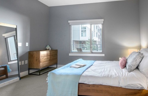 Mission Bay Apartment | Roomy Mission Bay 2BR, w/ Gym, Pool, near Caltrain, by Blueground