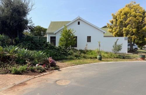 Worcester Apartment | Rose Garden, a Self-catering cottage