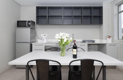 Rosebank Apartment | Rosebank Metropole 2 Bedroom Urban Retreat