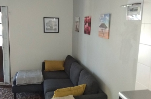 Durban North Cottage | Rosejay Self Catering Cottage. Close to all Durban's major Attractions.