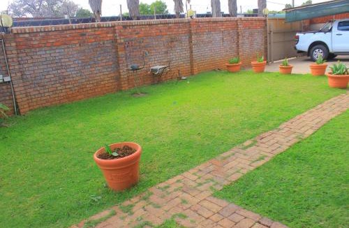 Zeerust Bed & Breakfast | Royal BNB and SPA