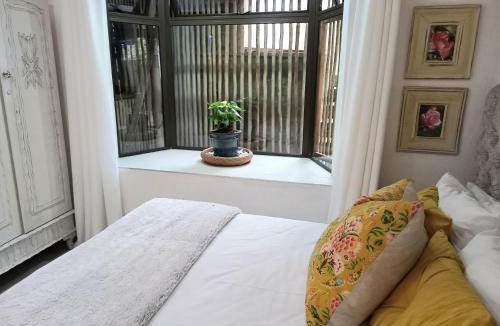 Umhlali Beach House | Royal Palm Suite, Villa Roc Guesthouse, Salt Rock Ballito, Solar Power