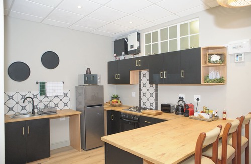 Paarl Apartment | Royal Pearl, Insta-worthy 1 bedroom Apartment with mountain view