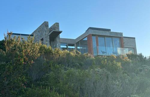 Herolds Bay Villa | RRoar George