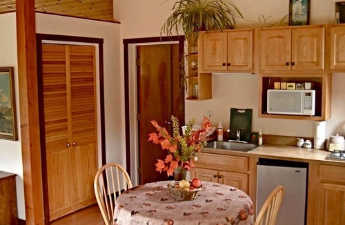 Albion Cottage | Rural Vacation Cottage near the Coast and the Town of Albion in Northern California