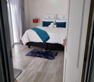 Greater Johannesburg Metropolitan Area Apartment | Russell's Rest Rooms