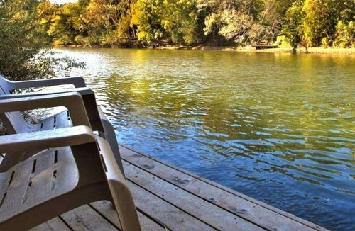 Guerneville House | Russian Riverfront Playcation! Dock~Hot Tub~Game Room~Dogs OK! Lily Pad
