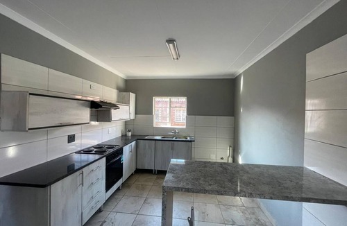 Rustenburg Apartment | Rustenburg cozy Apartment with Private Entrance & BBQ