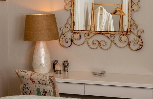 Central San Mateo House | Rustic Craftsman Room near CalTrain