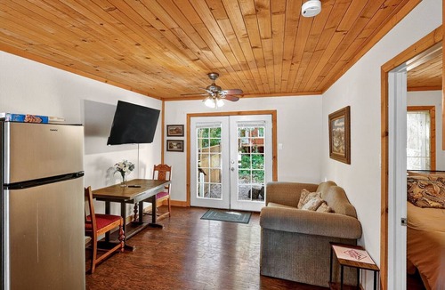 Cobb Cabin | Rustic Middletown Cabin Escape Near Clear Lake California Wine Country Stay