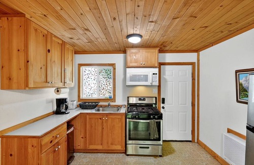 Cobb Cabin | Rustic Middletown Cabin Escape Near Clear Lake California Wine Country Stay