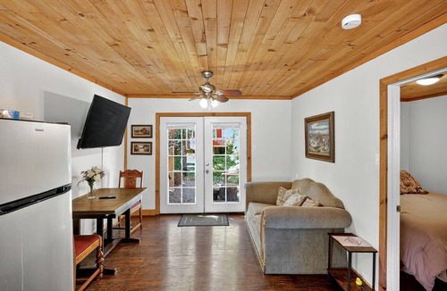 Cobb Cabin | Rustic Middletown Cabin Escape Near Clear Lake California Wine Country Stay