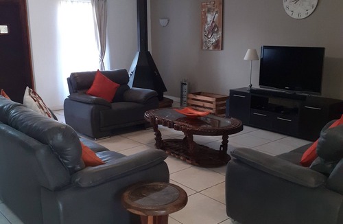 Benoni House | Rustic Red Self catering country life close to OR Tambo International