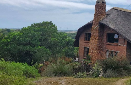 Oyster Bay Ski Chalet | Rustic remote beautiful home close to beach and African bush