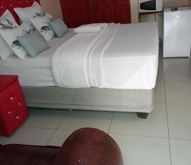Mahikeng Bed & Breakfast | RZ. GUESTHOUSE MAFIKENG
