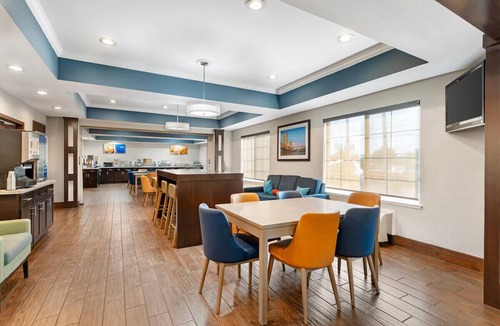 Southeastern Sacramento Hotel | Sacramento Queen Studio w/Gym & Pool