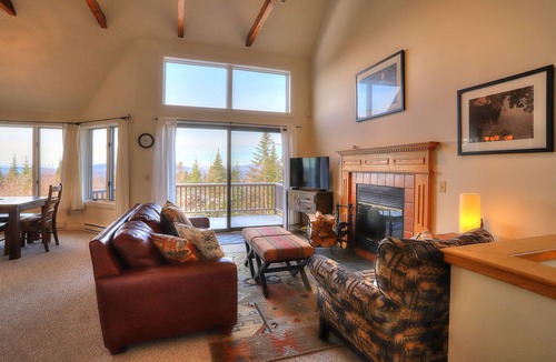 Rangeley Condo | Saddleback - Rock Pond Condo 67 - ski in/out