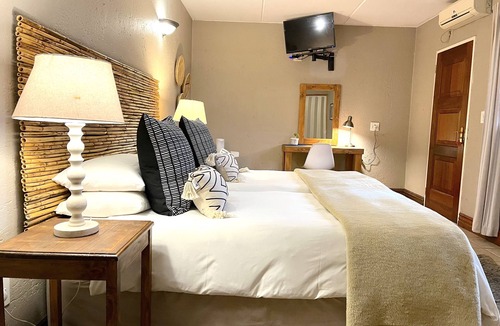 Kempton Park House | Safari Club SA