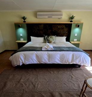 Umsobomvu House | Safari Park Guest Farm