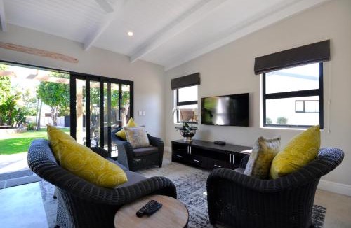 Sandbaai Apartment | SAFFRON COTTAGE