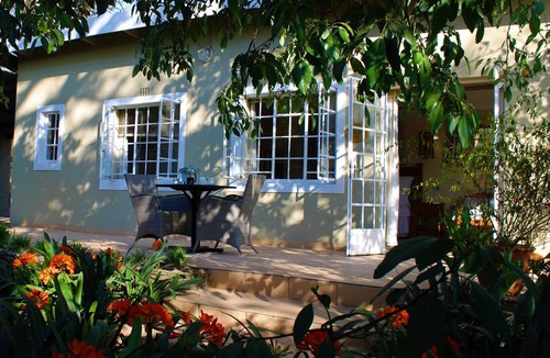 Muldersdrift House | Sagewood cottage for 2 people with wonderful private terrace in garden!