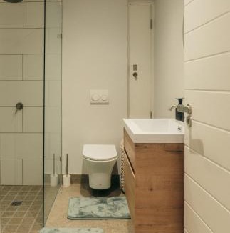Redhill Apartment | Salt & Sunrise Apartment 412
