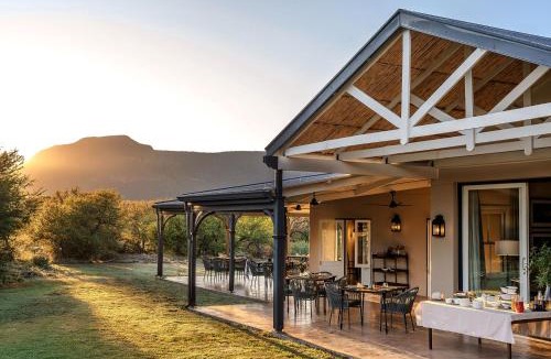 Blue Crane Route Cabin | Samara Karoo Reserve