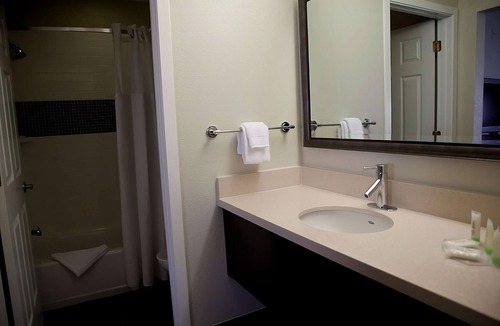 San Bruno Hotel | San Francisco Bay Area Vacay! 2 Pet-friendly Units, Free Breakfast, Full Kitchen