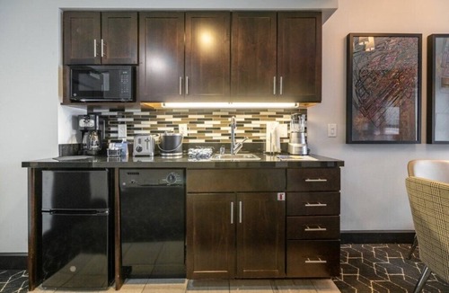 Lower Nob Hill Resort | San Francisco | City Adventure | Fitness Center & Game Room | 1BR