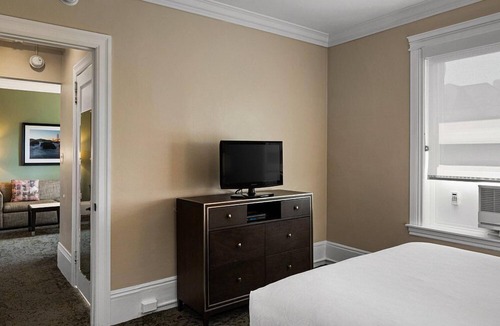 Lower Nob Hill Resort | San Francisco | Couples City Stay | Wi-Fi + Gym