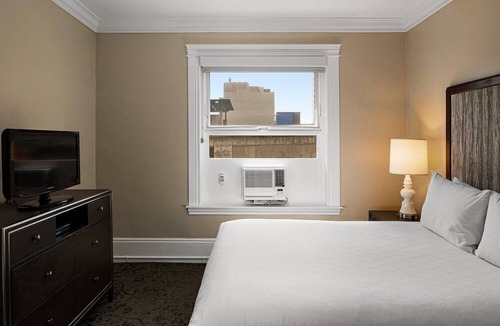 Lower Nob Hill Resort | San Francisco | Couples Urban Retreat | Wi-Fi + Gym